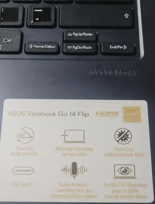 Ordenador portátil gris y negro