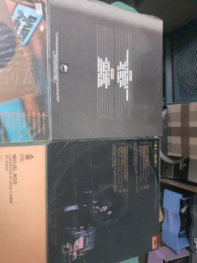 Lote 6 Vinilos LP: Sabina, Manzanita, Ríos, Llach,