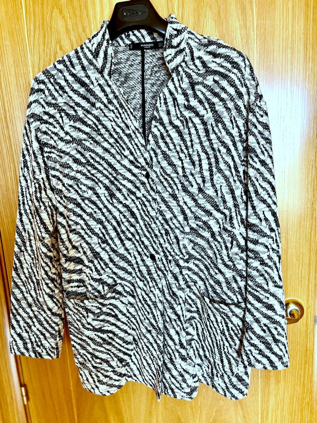 Chaqueta Mango Estampado Cebra Talla M