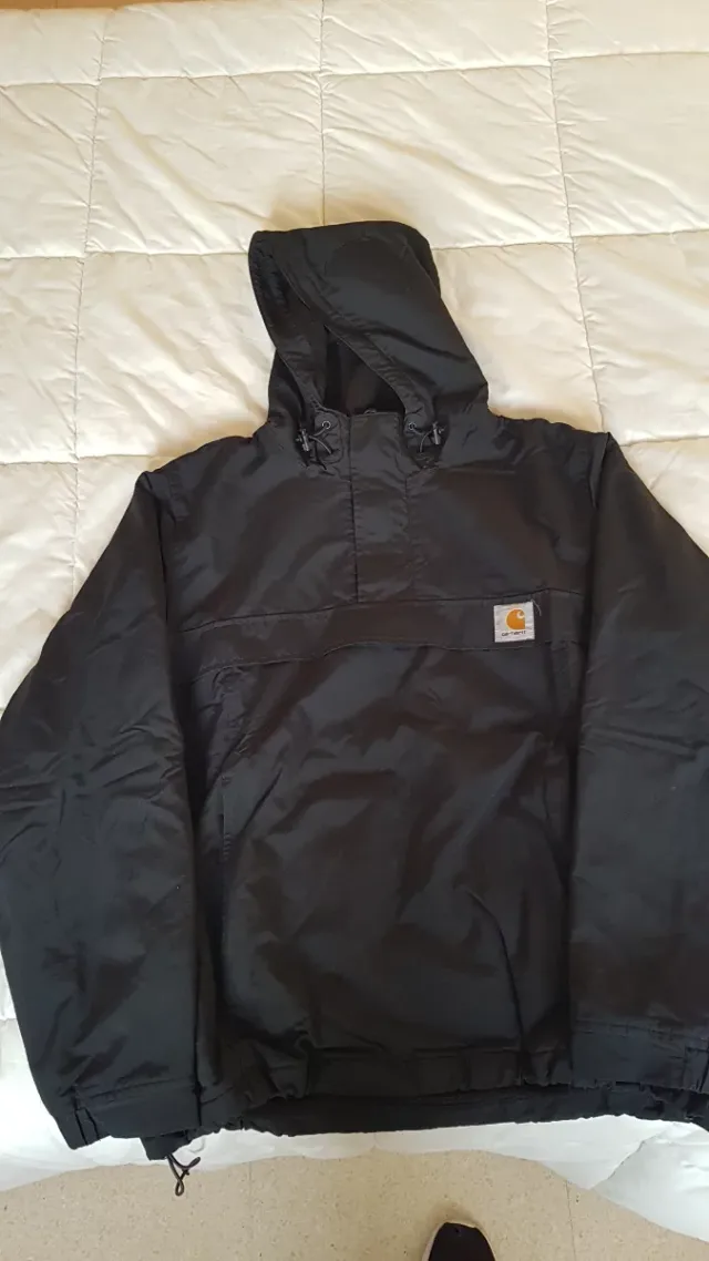 Chaqueta Carhartt Negra con Capucha