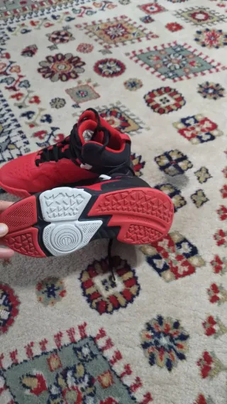 Scarpe da basket Tarmak rosse e nere taglia 33-34