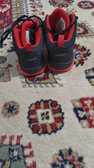 Scarpe da basket Tarmak rosse e nere taglia 33-34