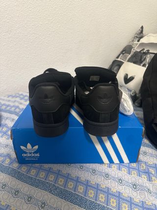 Adidas Negras Talla 44,precio negociable