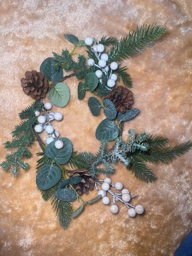 Corona Navideña Pino y Bayas