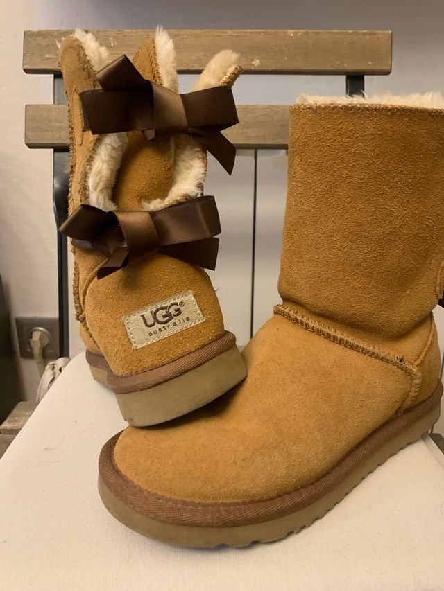 Botas Ugg Marrones con Lazo