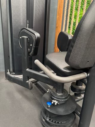 Máquina de gimnasio para aductor/abductor