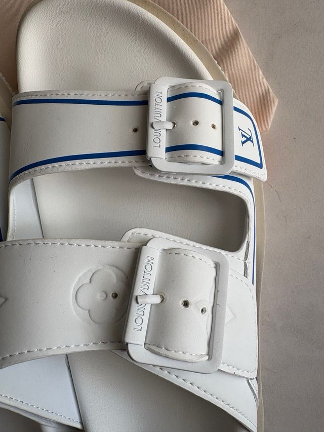 Chinelos Louis Vuitton Brancos e Azuis T.38