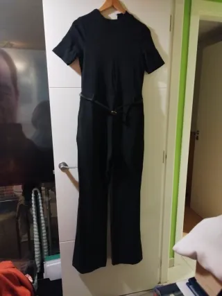 Mono negro manga corta con cinturón