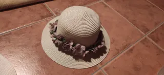 Sombrero de paja con flores