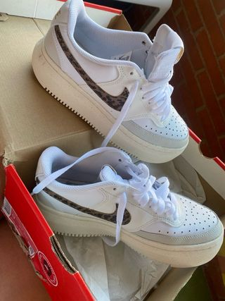 Zapatillas Nike Court Vision Alta Leopard blancas