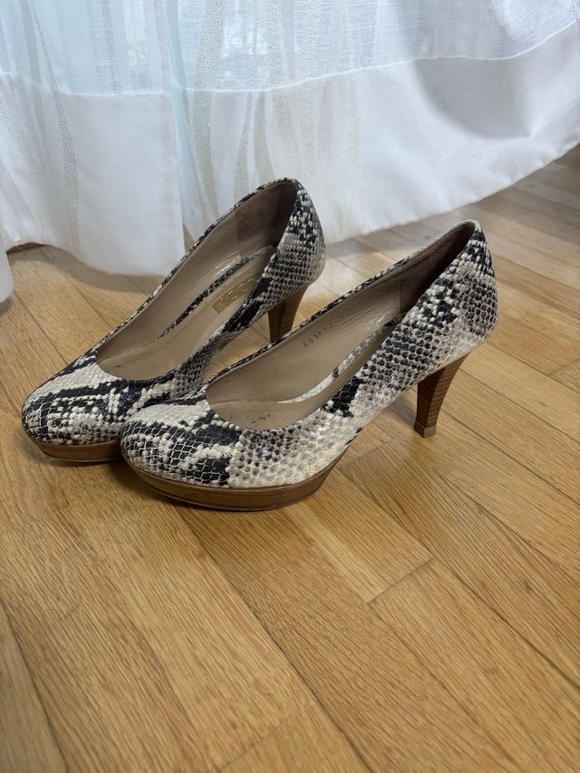 Zapatos de tacón de piel efecto serpiente
