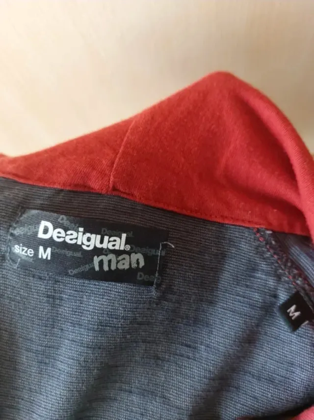 Sudadera Desigual gris y roja