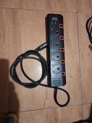 Regleta 4 enchufes + 4 USB Reino Unido