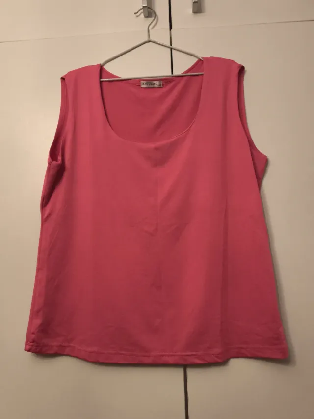 Camiseta fucsia sin mangas