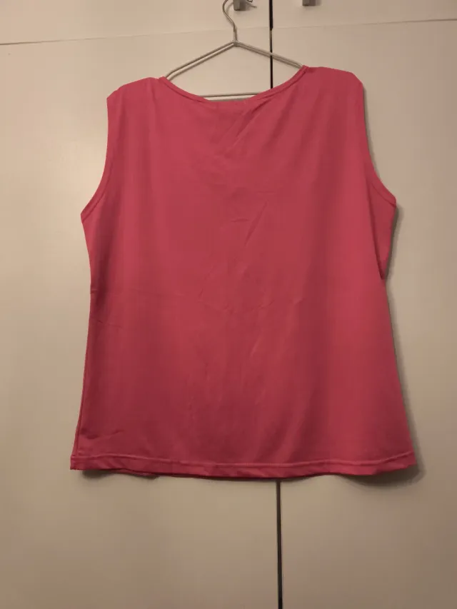 Camiseta fucsia sin mangas