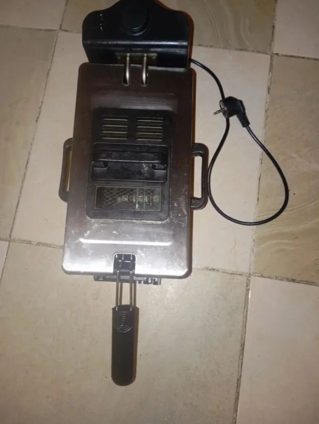 Freidora de patatas eléctrica