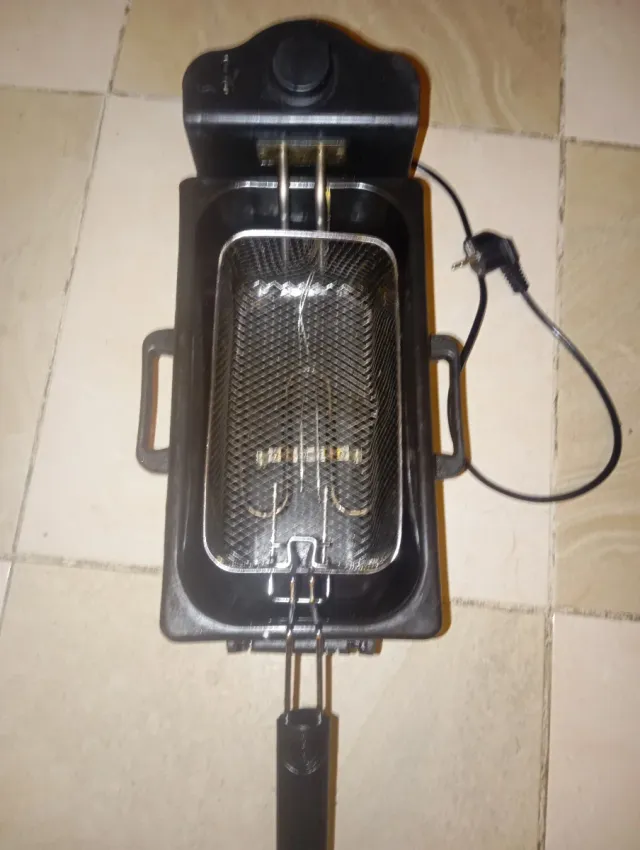 Freidora de patatas eléctrica