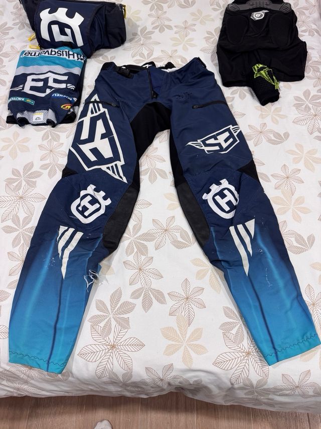 Camiseta Husqvarna S3 + Pantalón Regalo