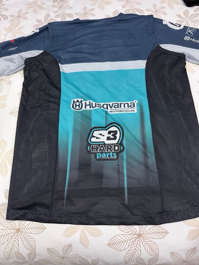 Camiseta Husqvarna S3 + Pantalón Regalo