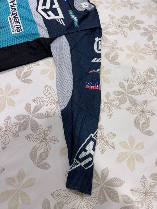 Camiseta Husqvarna S3 + Pantalón Regalo