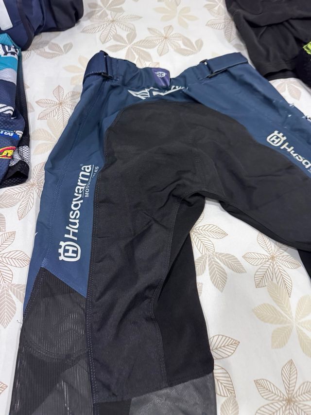 Camiseta Husqvarna S3 + Pantalón Regalo
