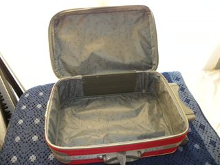 Maleta mediana negra y roja