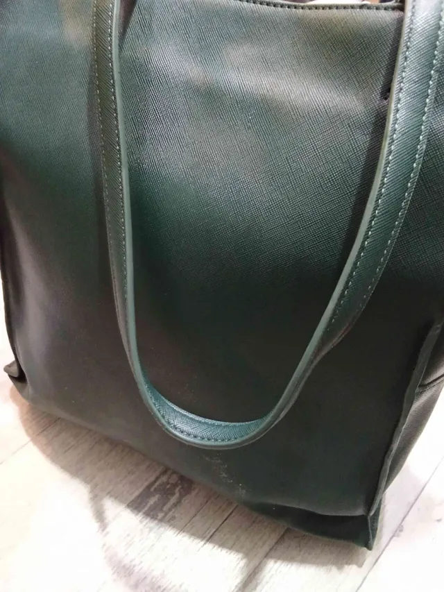 Borsa Twin Set verde con dettagli oro