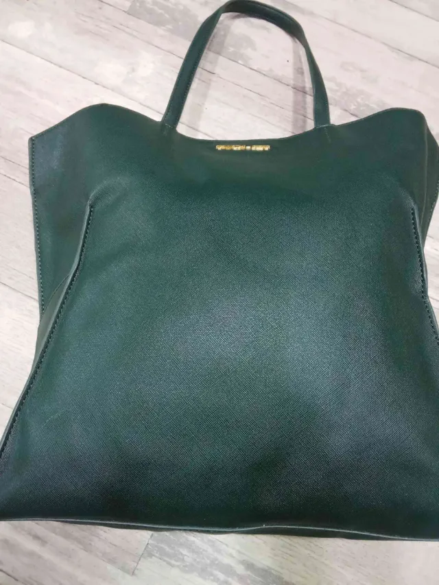 Borsa Twin Set verde con dettagli oro