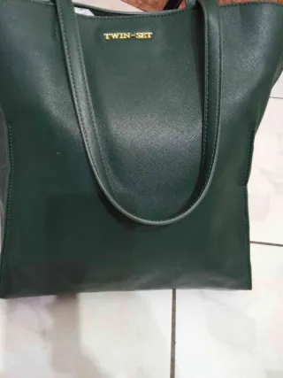 Borsa Twin Set verde con dettagli oro