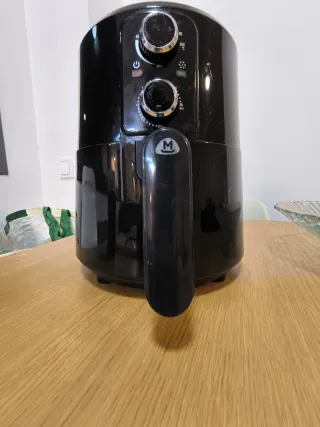 Freidora de aire marca Mandine, con regalo