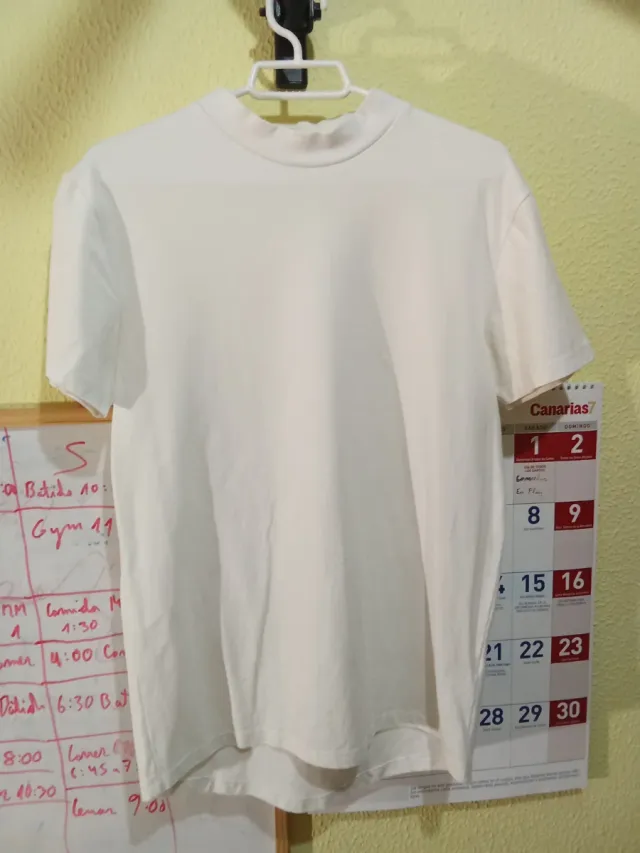 Camiseta blanca cuello alto