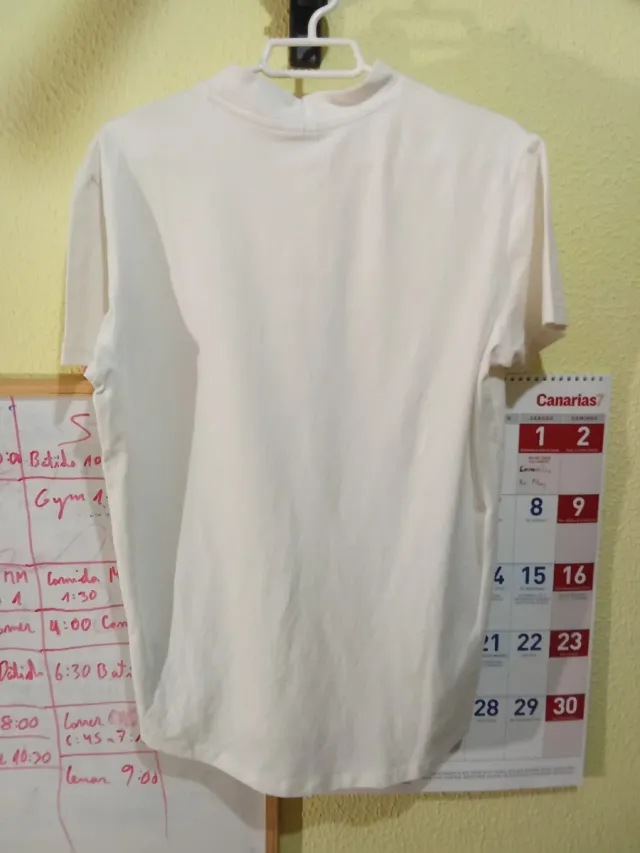 Camiseta blanca cuello alto