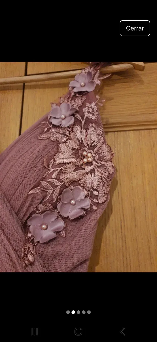 Vestido rosa con detalles florales