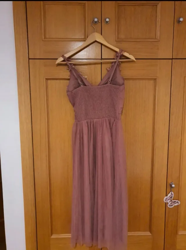 Vestido rosa con detalles florales