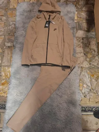 Conjunto Nike Tech Fleece Beige Nuevo
