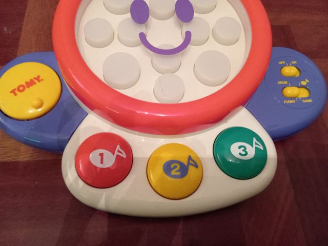 Juguete musical Tommy interactivo