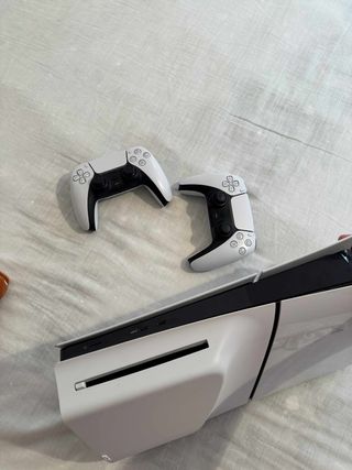 PS5 Slim + 9 Juegos + 2 Mandos