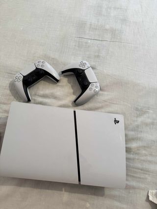 PS5 Slim + 9 Juegos + 2 Mandos