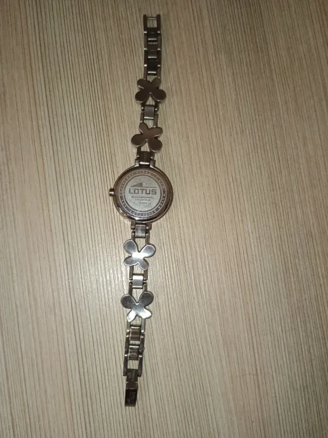 Reloj Lotus niña mariposa plata y blanco
