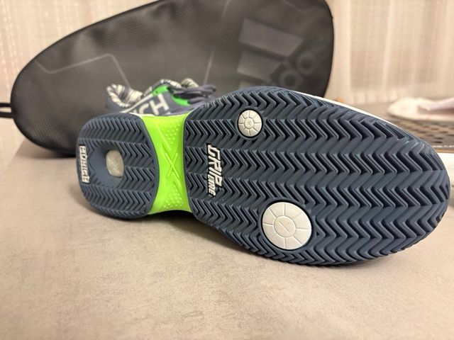 Pack pádel: zapatillas, pala y bolsa