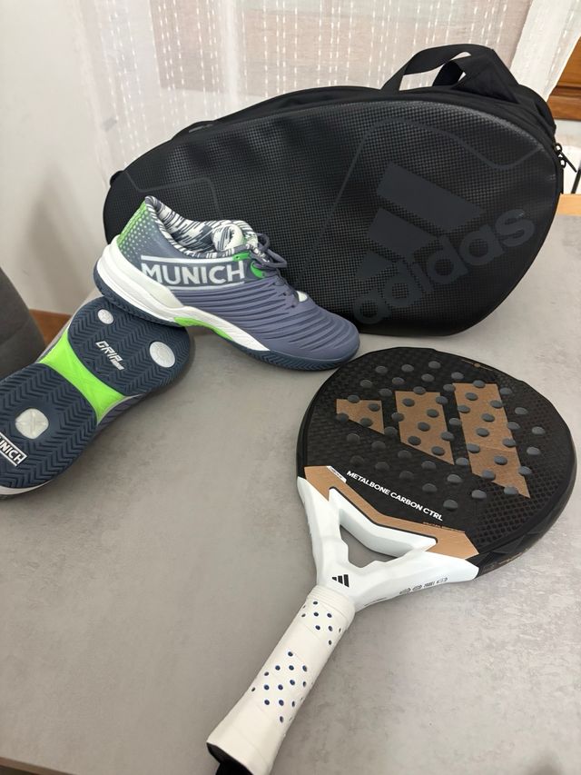Pack pádel: zapatillas, pala y bolsa
