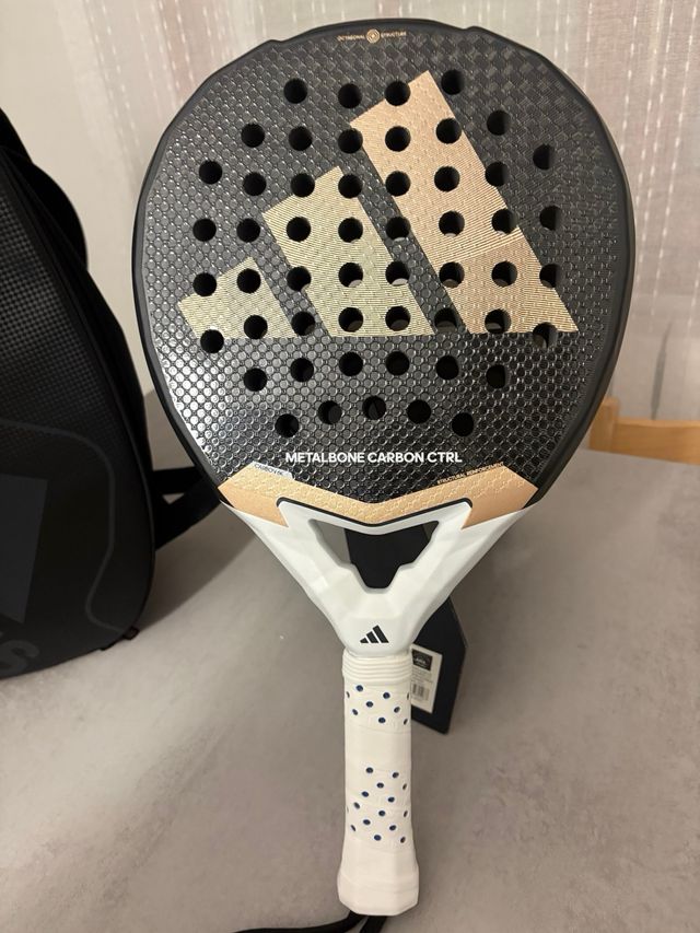 Pack pádel: zapatillas, pala y bolsa