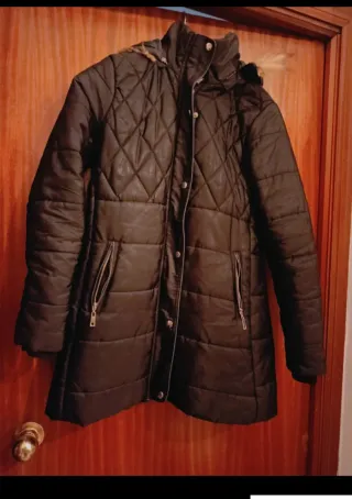 Chaquetón acolchado mujer negro. Abriga bastante