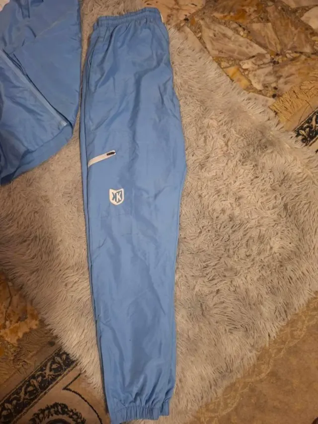 Conjunto Foot Korner azul y blanco