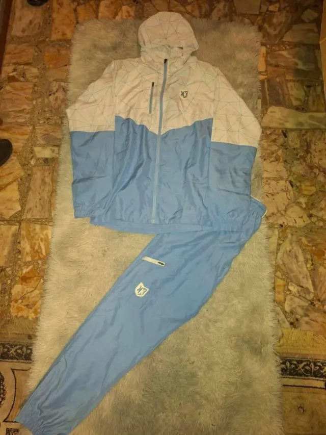 Conjunto Foot Korner azul y blanco