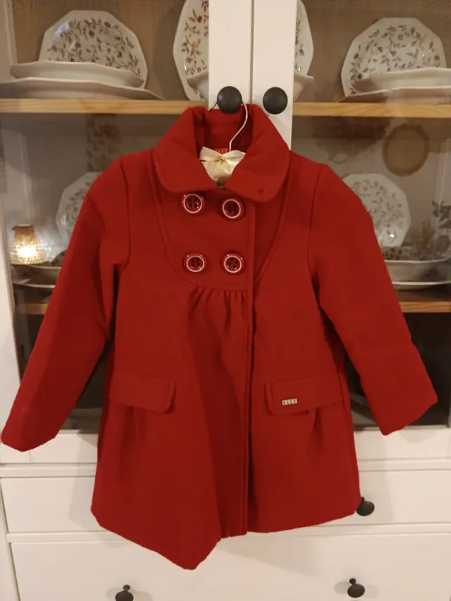 Precioso abrigo rojo talla 4 años. Marca Elle.
