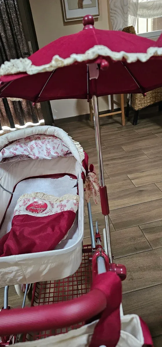 Coche de muñecas vintage con capota