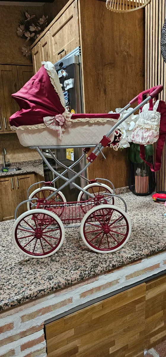 Coche de muñecas vintage con capota