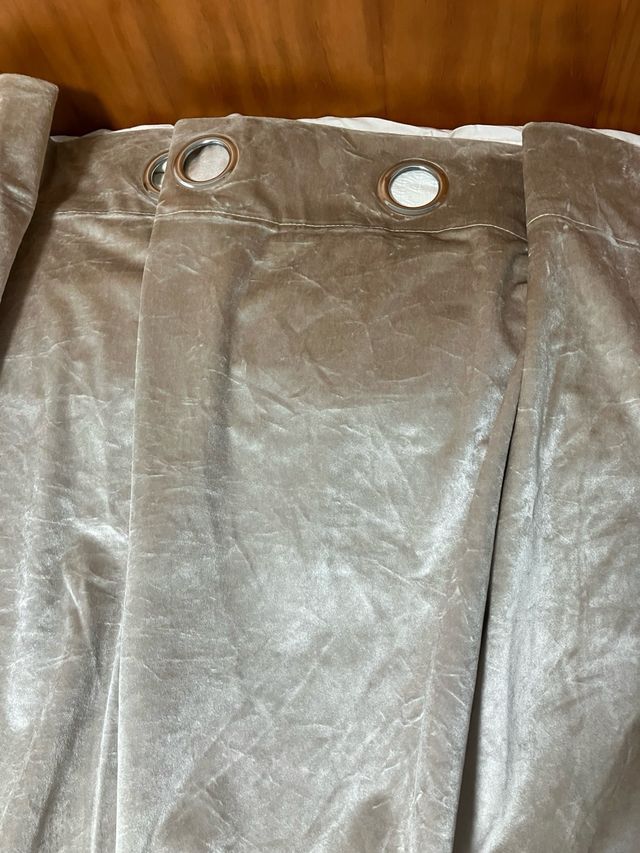 Cortinas grises y Terciopelo