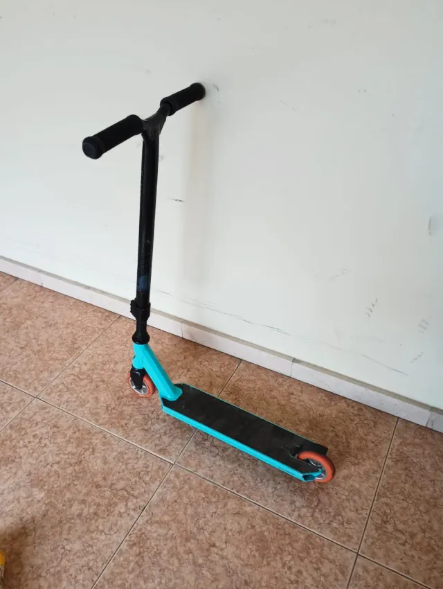 Patinete infantil (dos por 20 euros)